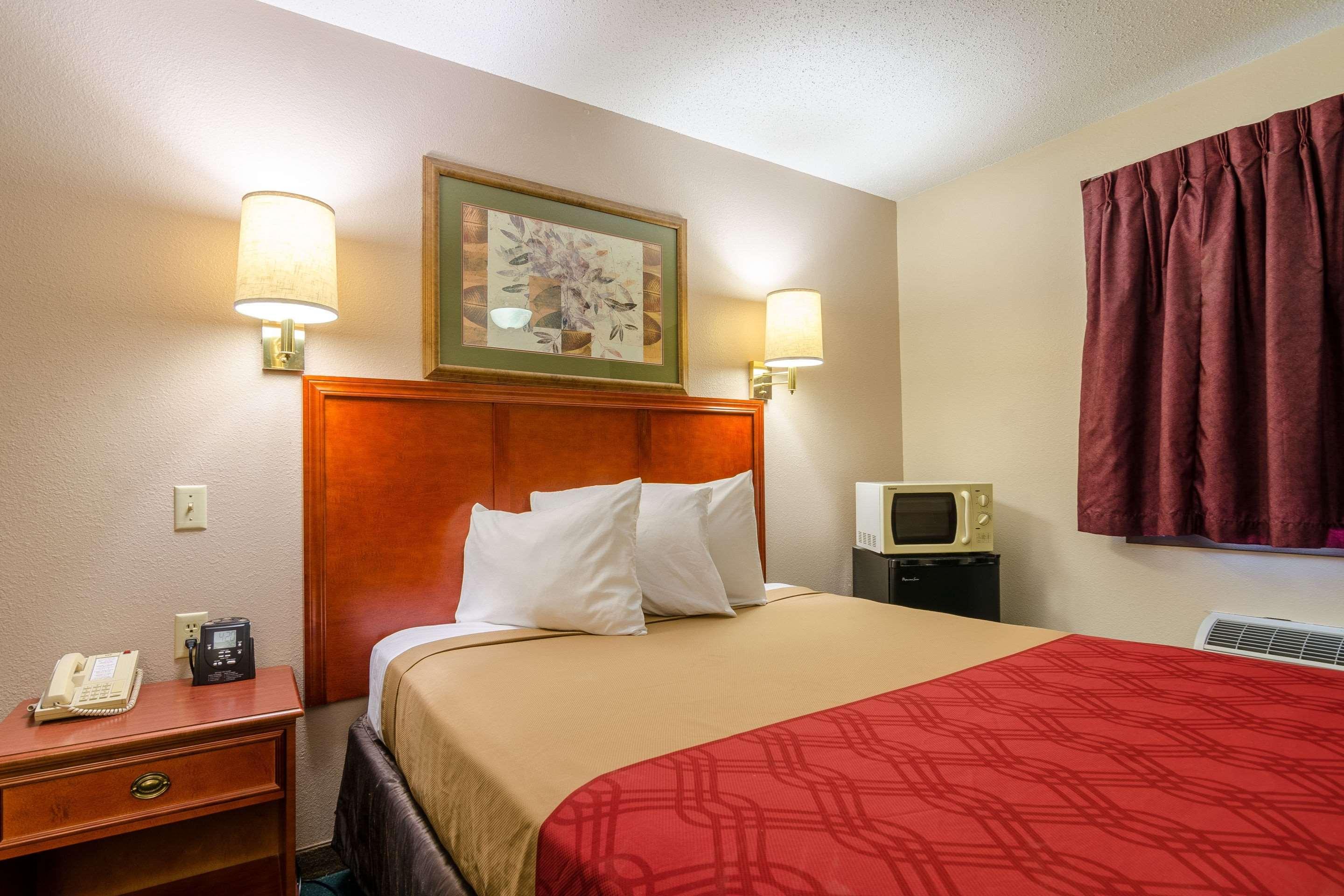 Rodeway Inn מיטשל מראה חיצוני תמונה