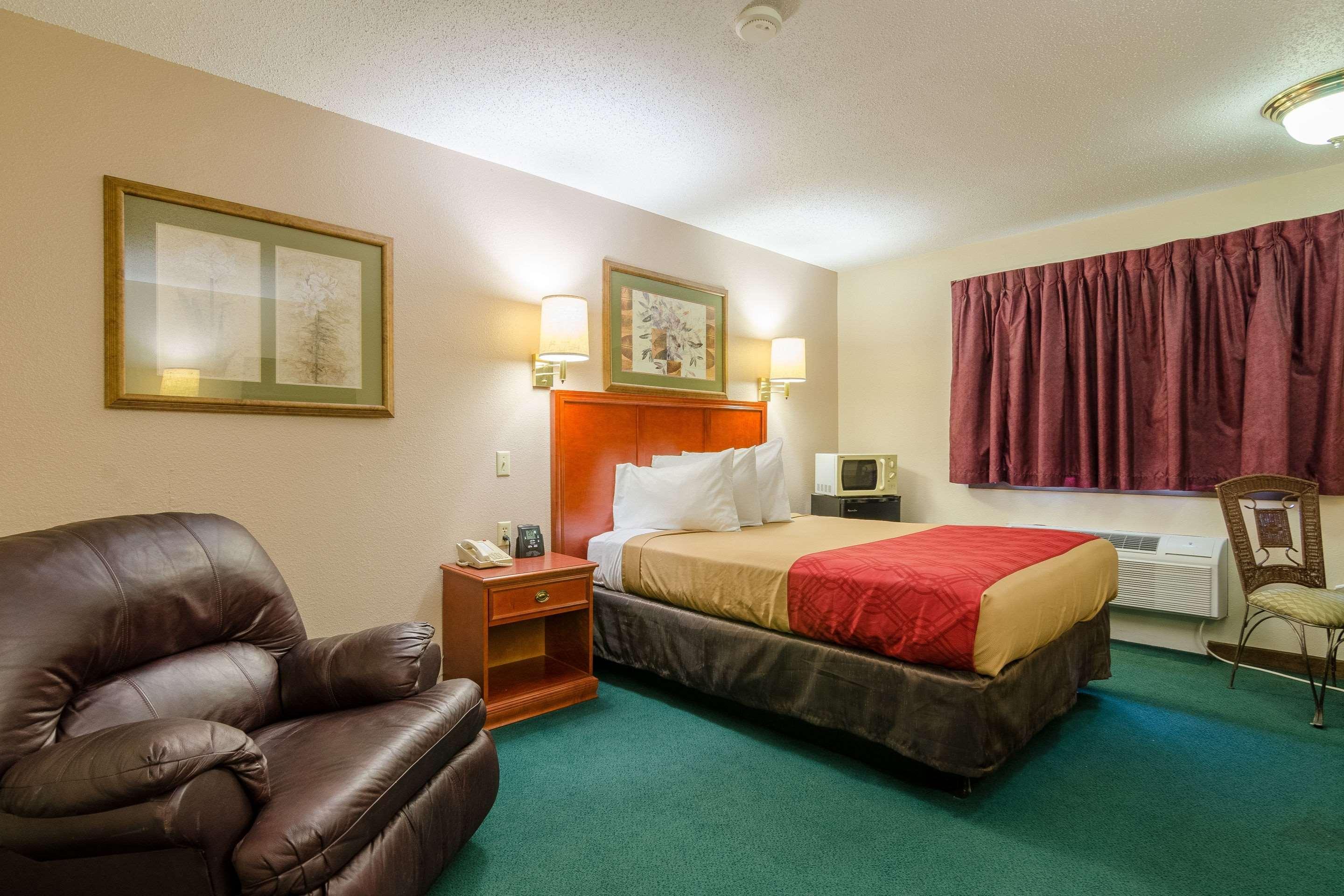 Rodeway Inn מיטשל מראה חיצוני תמונה