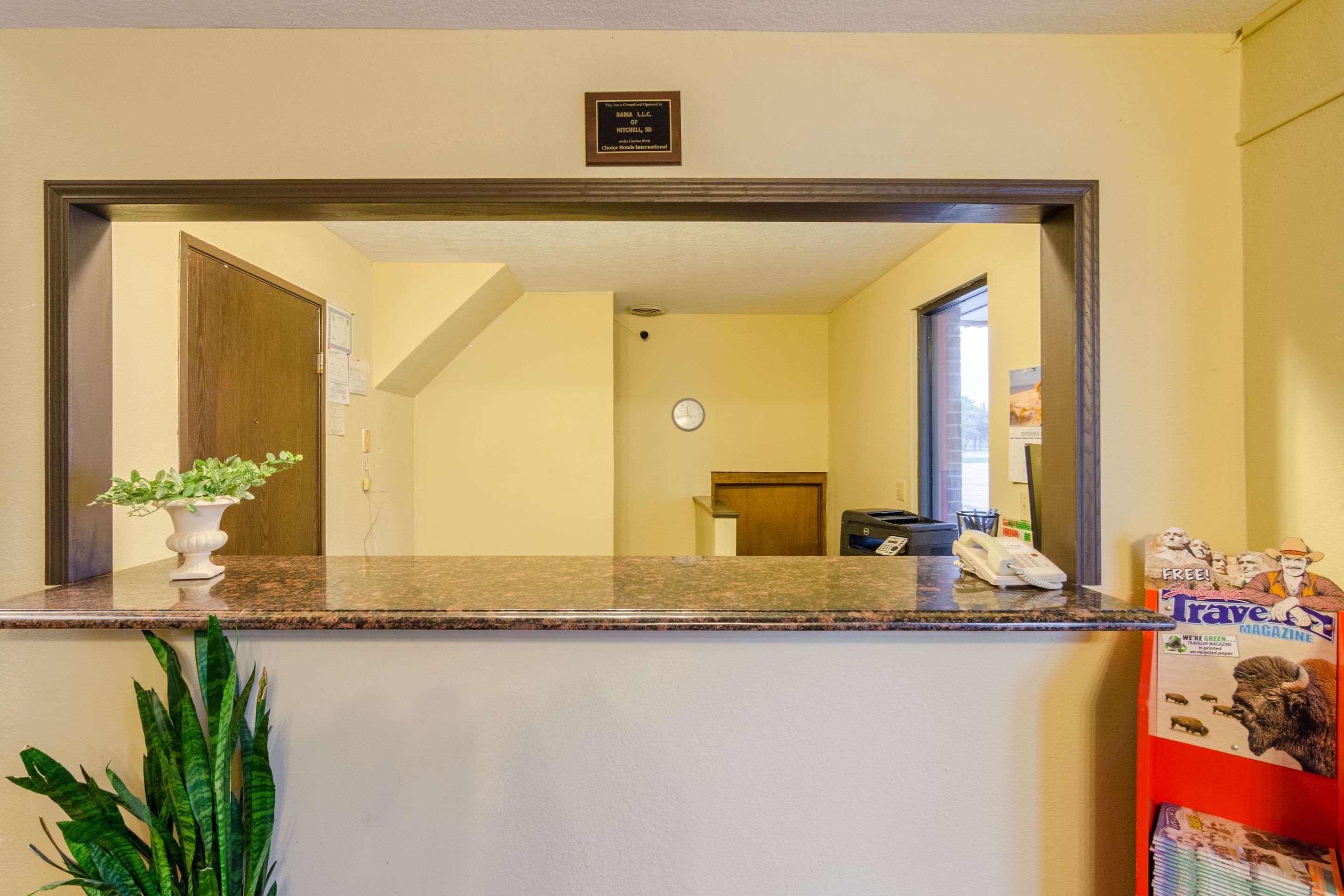 Rodeway Inn מיטשל מראה חיצוני תמונה