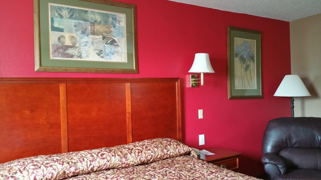 Rodeway Inn מיטשל מראה חיצוני תמונה