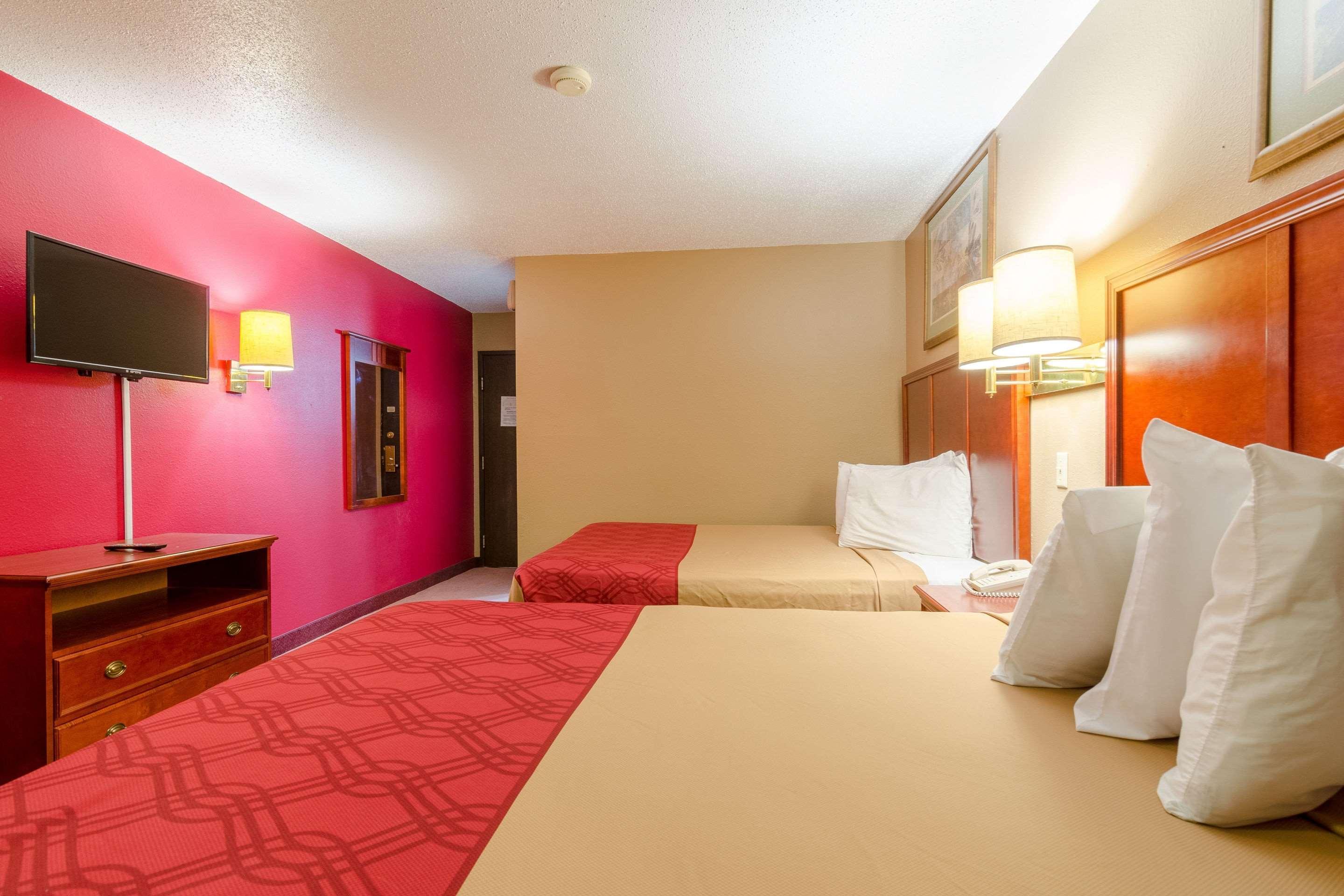 Rodeway Inn מיטשל מראה חיצוני תמונה