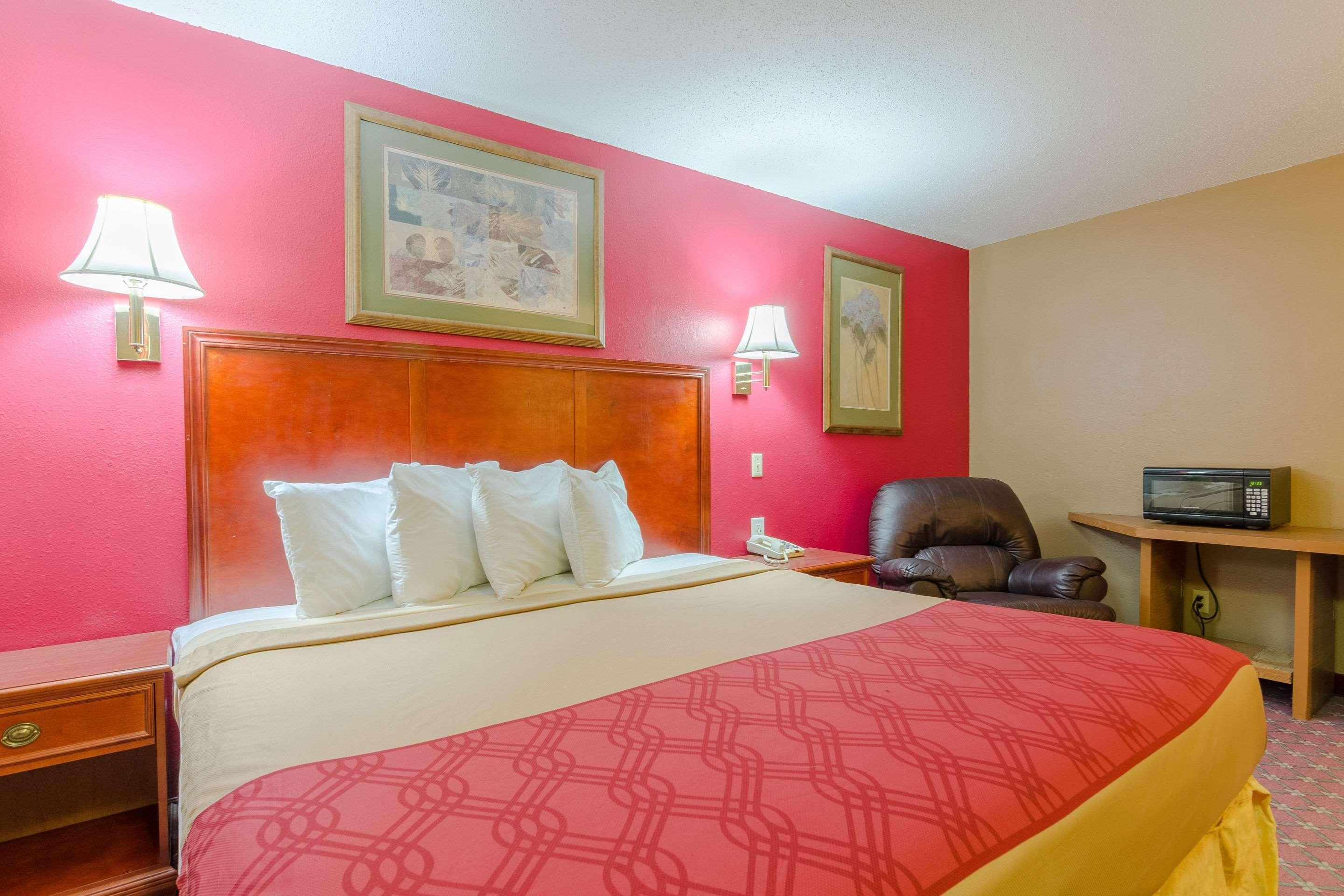 Rodeway Inn מיטשל מראה חיצוני תמונה