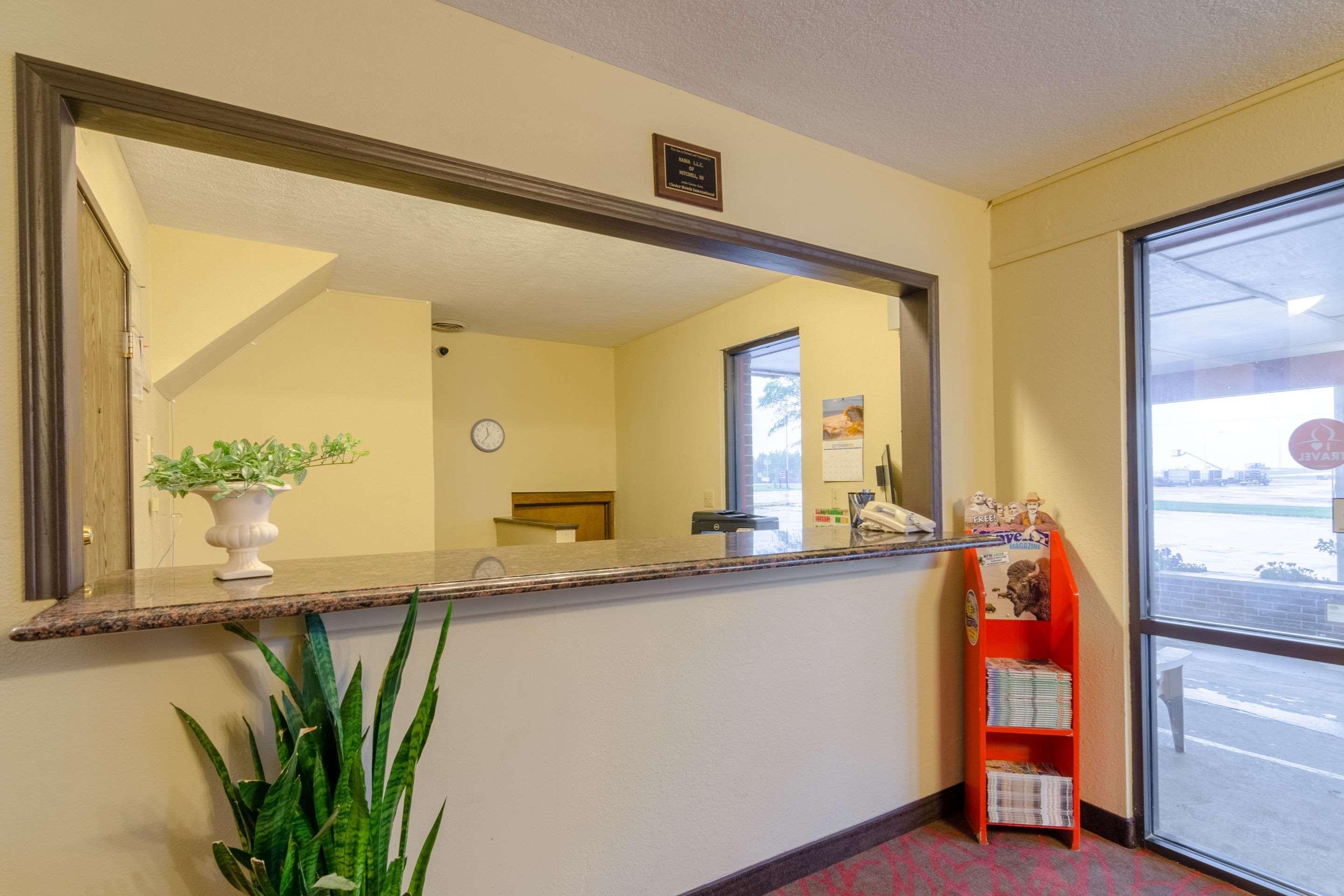Rodeway Inn מיטשל מראה חיצוני תמונה