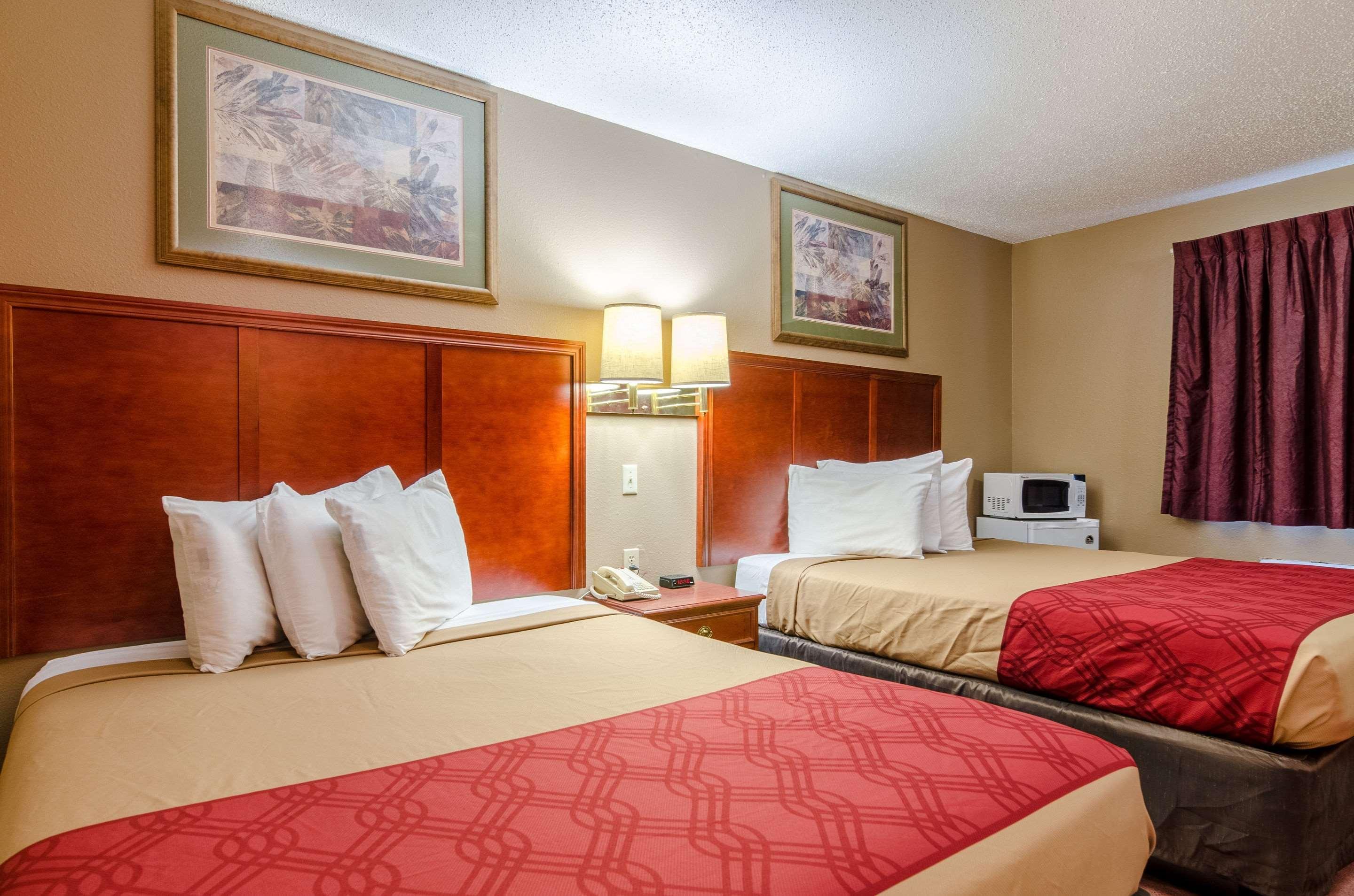 Rodeway Inn מיטשל מראה חיצוני תמונה