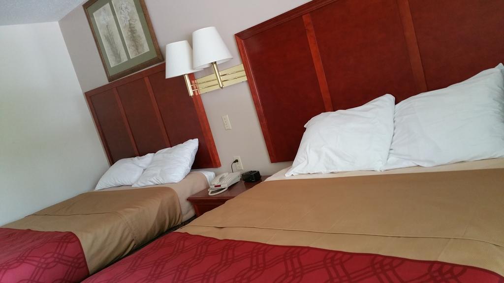 Rodeway Inn מיטשל מראה חיצוני תמונה