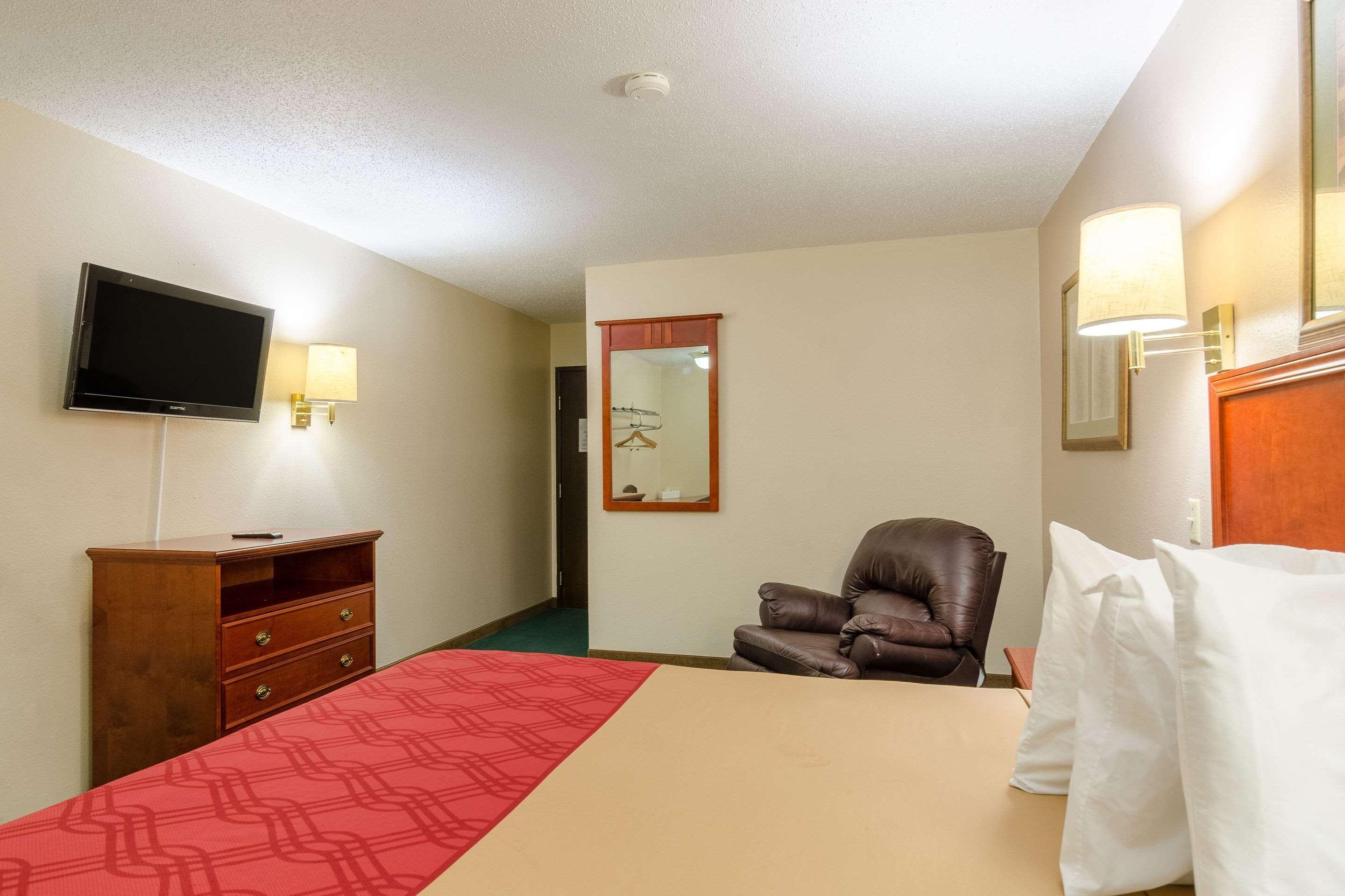Rodeway Inn מיטשל מראה חיצוני תמונה