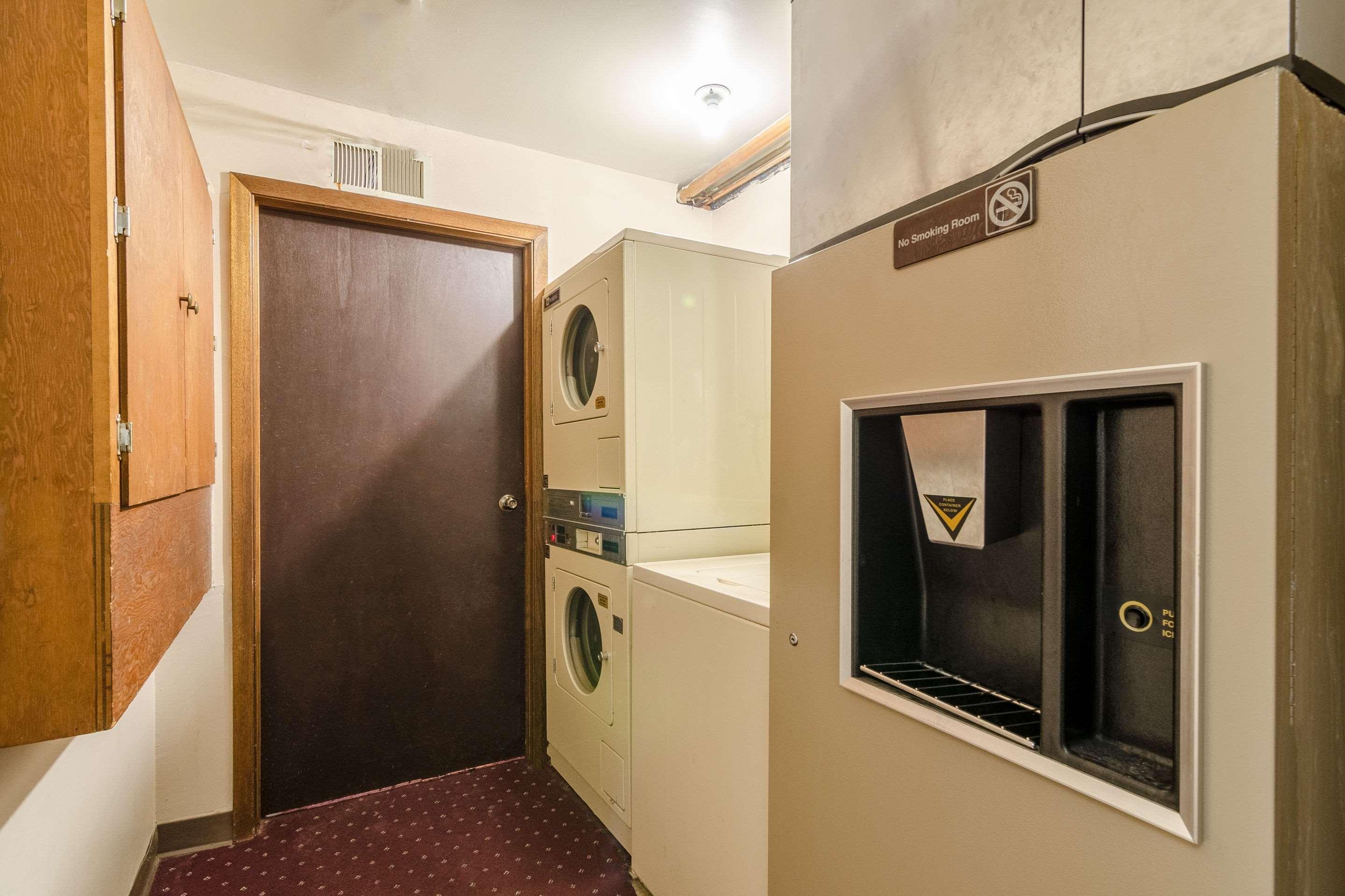 Rodeway Inn מיטשל מראה חיצוני תמונה