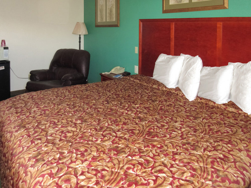 Rodeway Inn מיטשל מראה חיצוני תמונה
