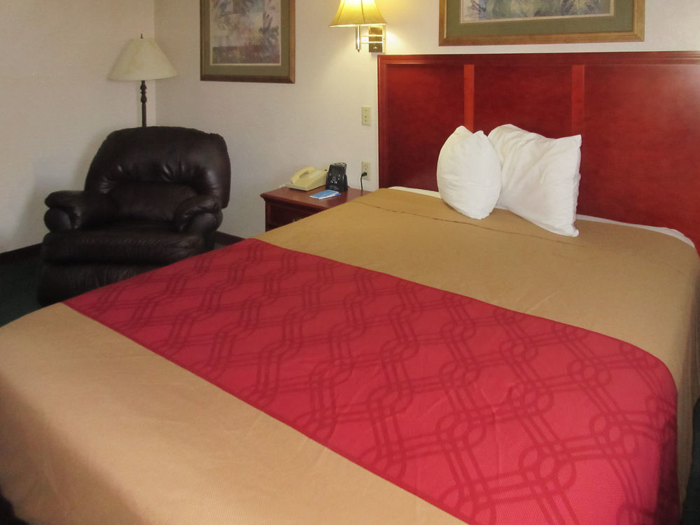 Rodeway Inn מיטשל מראה חיצוני תמונה