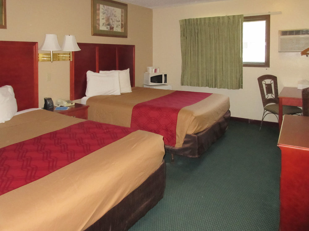 Rodeway Inn מיטשל מראה חיצוני תמונה